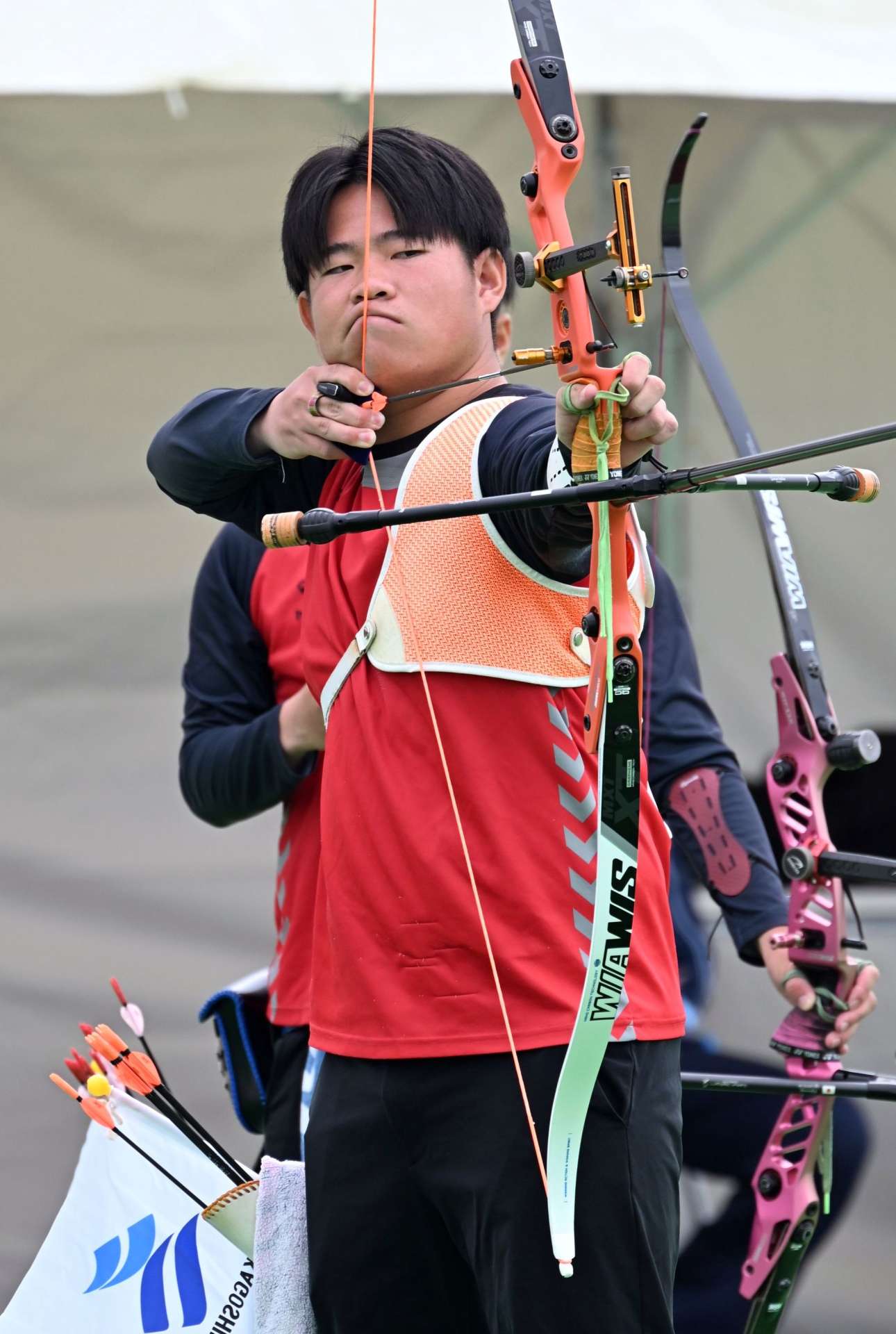 少年男子団体３位の鹿児島チームの中袴田羚＝愛荘町ＳＣ秦荘グラウンド