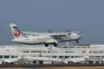 〈資料写真〉日本エアコミューターのＡＴＲ機。離島路線の主力として活躍する