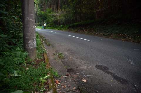 【事故現場を写真で確認する】＝８日午後５時１５分、南さつま市加世田川畑