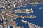 〈資料写真〉事業予定者に決まった鹿児島国際観光がホテルの整備を予定する住吉町１５番街区（手前）＝２０２４年１月（本社チャーター機から）