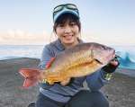 初めて釣ったオキフエダイ＝９月２３日、伊仙町鹿浦港