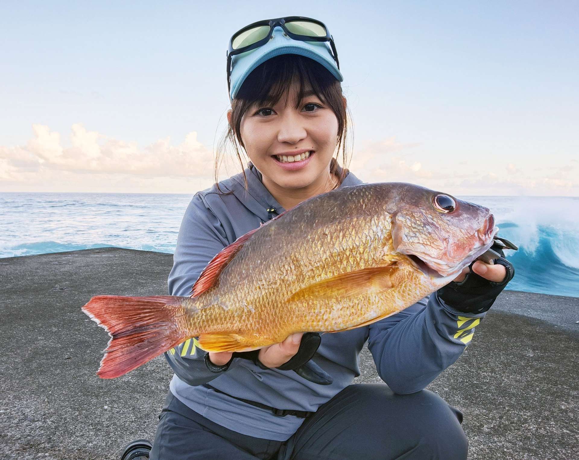 初めて釣ったオキフエダイ＝９月２３日、伊仙町鹿浦港