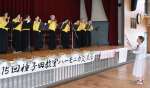 （関連）生徒の合奏を指揮する種子田衣井子さん（右）＝姶良市の加治木福祉センター