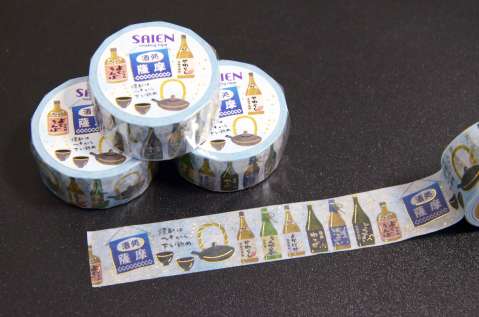 「文具女子博」で販売する焼酎をデザインしたマスキングテープ＝９日、鹿児島市の山形屋