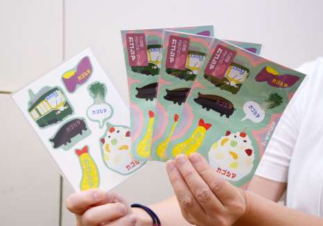 「文具女子博」で販売する鹿児島の特産品などをデザインしたステッカー＝９日、鹿児島市の山形屋
