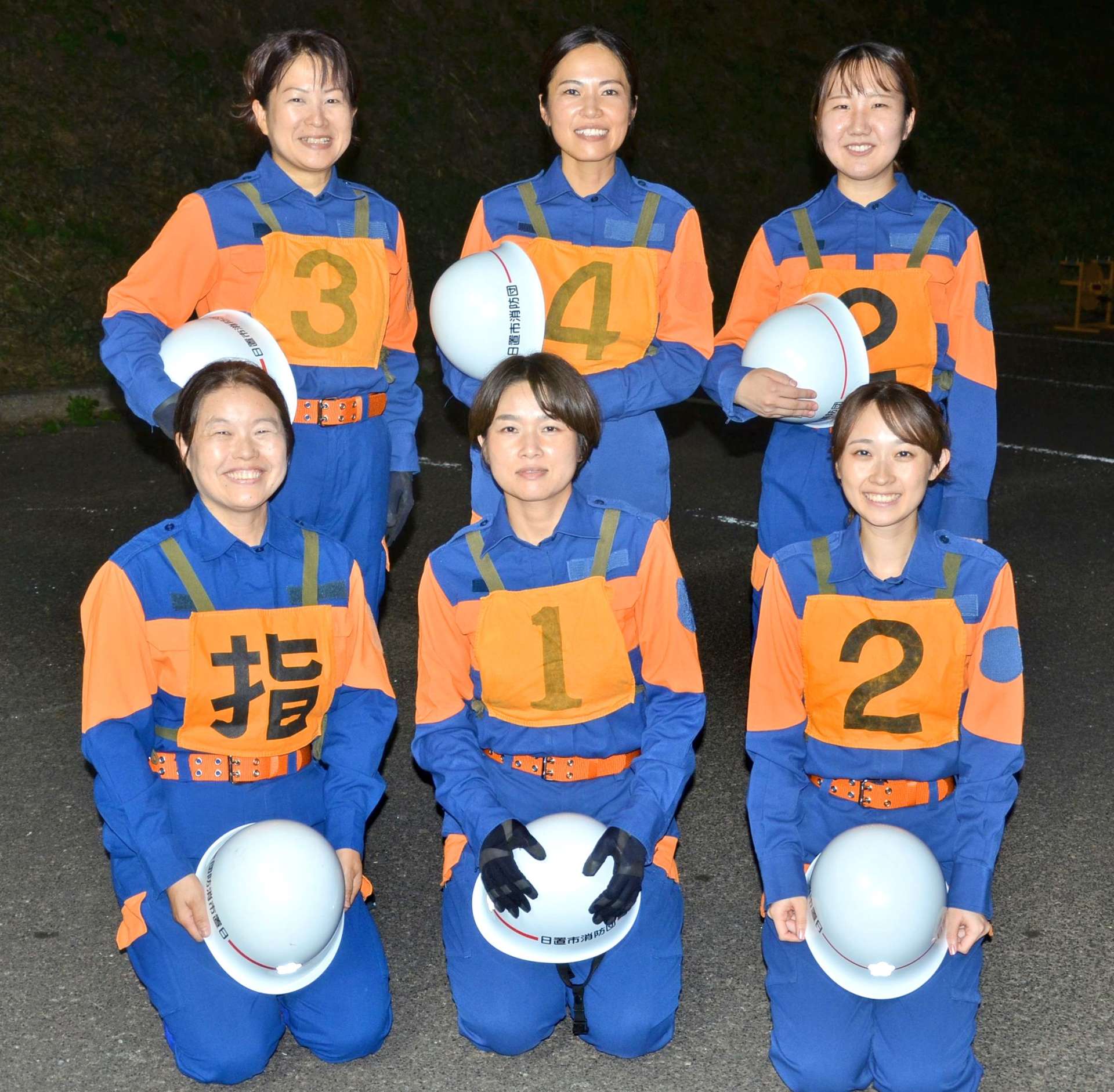 全国大会に出場する日置市消防団の女性消防隊＝同市東市来のみなみの風総合運動公園