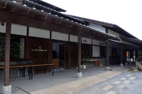 浸水被害を乗り越え、営業を再開する日当山無垢食堂＝８日、霧島市隼人町内の日当山無垢食堂
