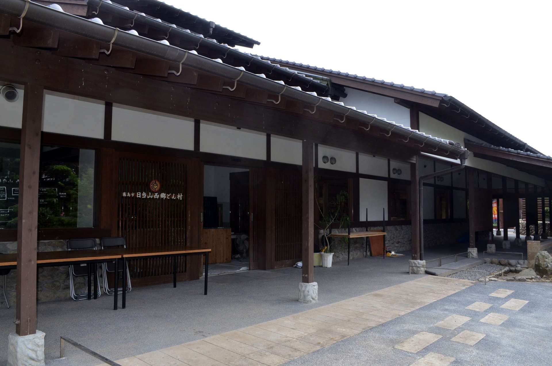 浸水被害を乗り越え、営業を再開する日当山無垢食堂＝８日、霧島市隼人町内の日当山無垢食堂
