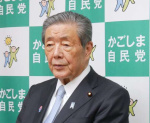 会合後、記者会見で質問に答える森山裕県連会長＝１１日、鹿児島市真砂町の自民党県連
