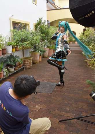 （別カット）コスプレ撮影会を楽しむ参加者＝霧島市溝辺町麓のバレルバレープラハ＆ＧＥＮ