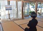 阿久根の海などをイメージして描かれた絵画。奥には海が見える＝１１日、阿久根市の寺島宗則記念館