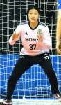 懸命にゴールを守るＧＫ川村＝西原商会アリーナ