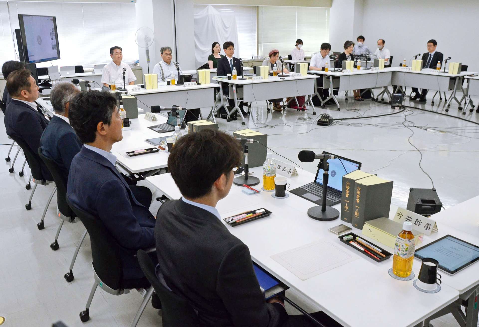 再審制度見直しを議論する法制審議会部会の第５回会合＝８月７日、法務省