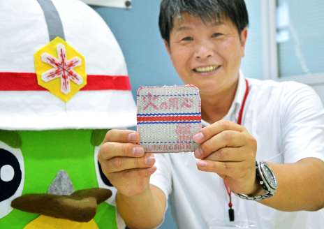 （別カット）薩摩川内市消防局が廃棄する消防ホースで作製した特製コースター