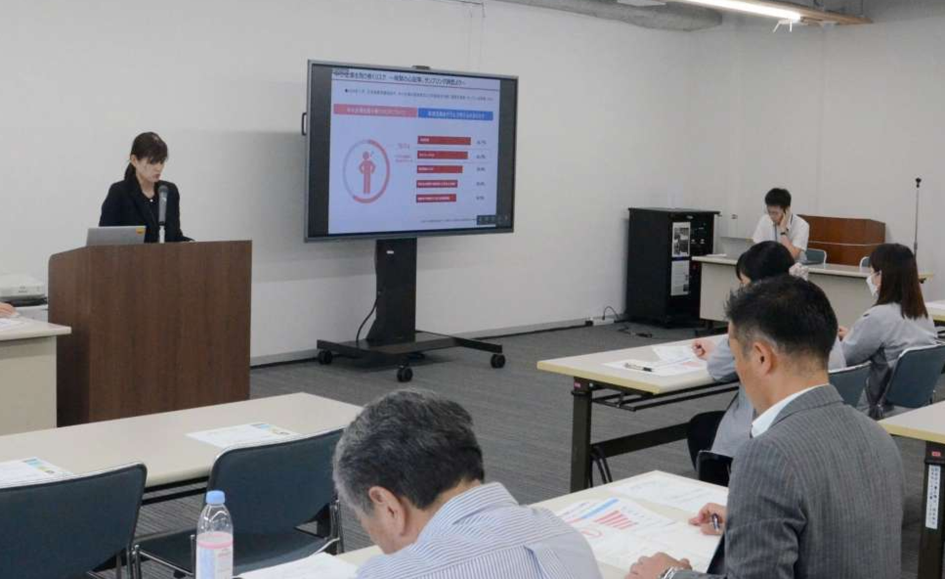 サイバー攻撃の実態と対策を学ぶ企業向けセミナー＝１６日、鹿児島市