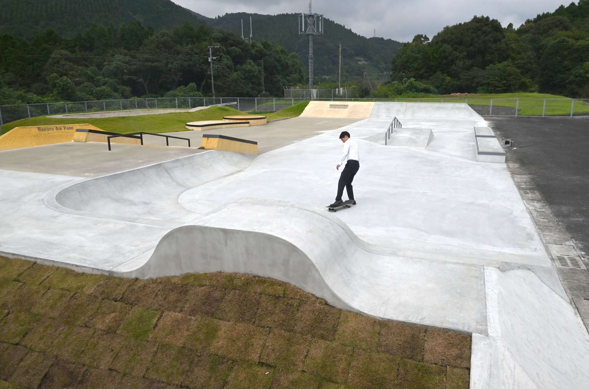 リニューアルしたスケボーパーク。右側が増設部分＝南さつま市金峰町大坂