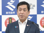 記者会見に臨む塩田康一知事＝１７日、県庁