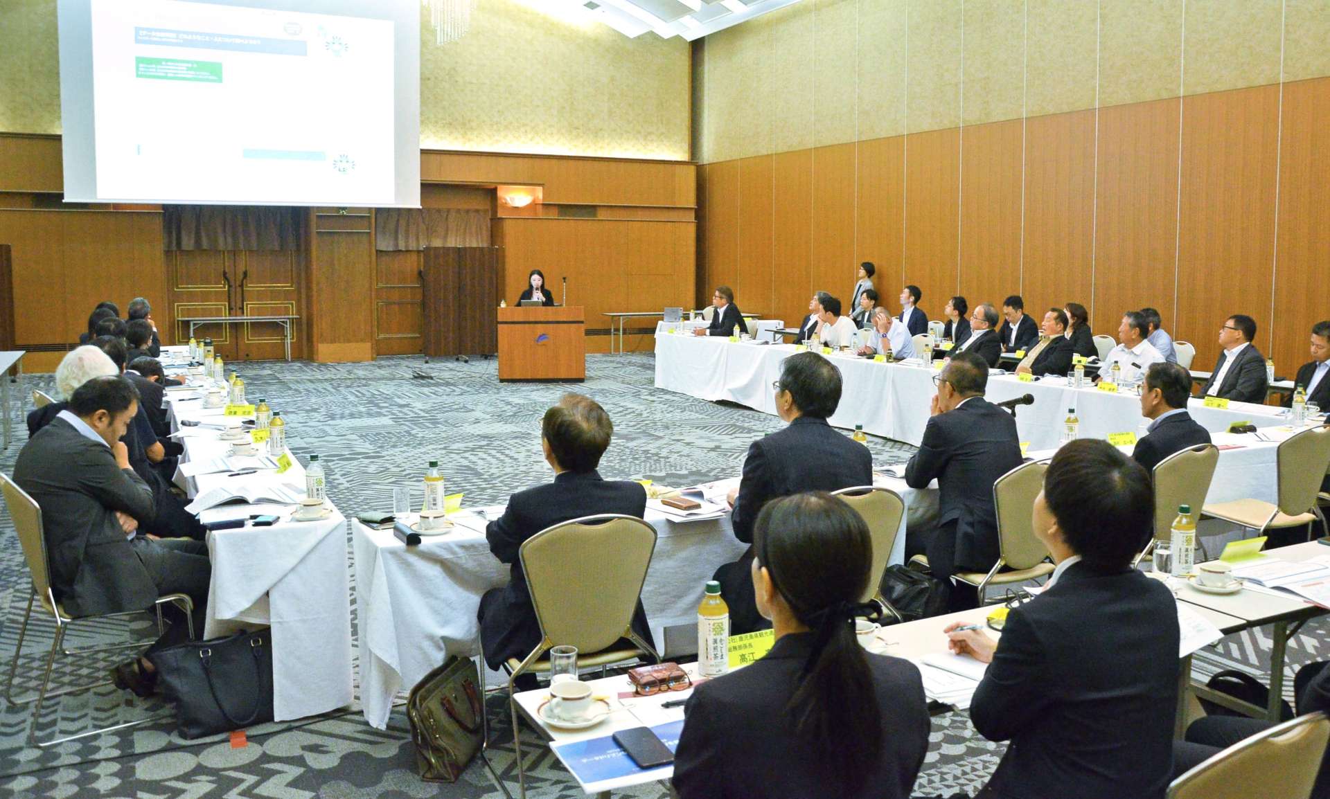 観光地域づくりにおけるデータ活用について学んだ会合＝１７日、鹿児島市