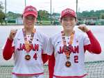 ソフトボール女子のＵ１８世界大会で活躍した神村学園高の中西華（左）と藏本千音＝同校