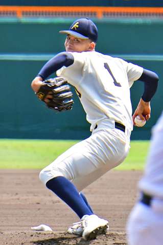 〈関連〉甲子園で好投を見せる神村学園高・早瀬朔投手＝甲子園