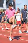 大会に向け練習する嶋原瑠華さん＝９月２７日、鹿児島市の県立鴨池補助競技場