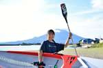 ＳＵＰの世界大会に挑戦する芝原叶妃さん＝２０２４年６月、垂水市のマリンパークたるみず