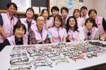 不要な眼鏡の提供を呼びかける川内なでしこＬＣのメンバー＝薩摩川内市
