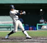 ２回裏神村１死二、三塁、７番川本が右中間に２点適時打を放つ＝ひなたサンマリンスタジアム宮崎