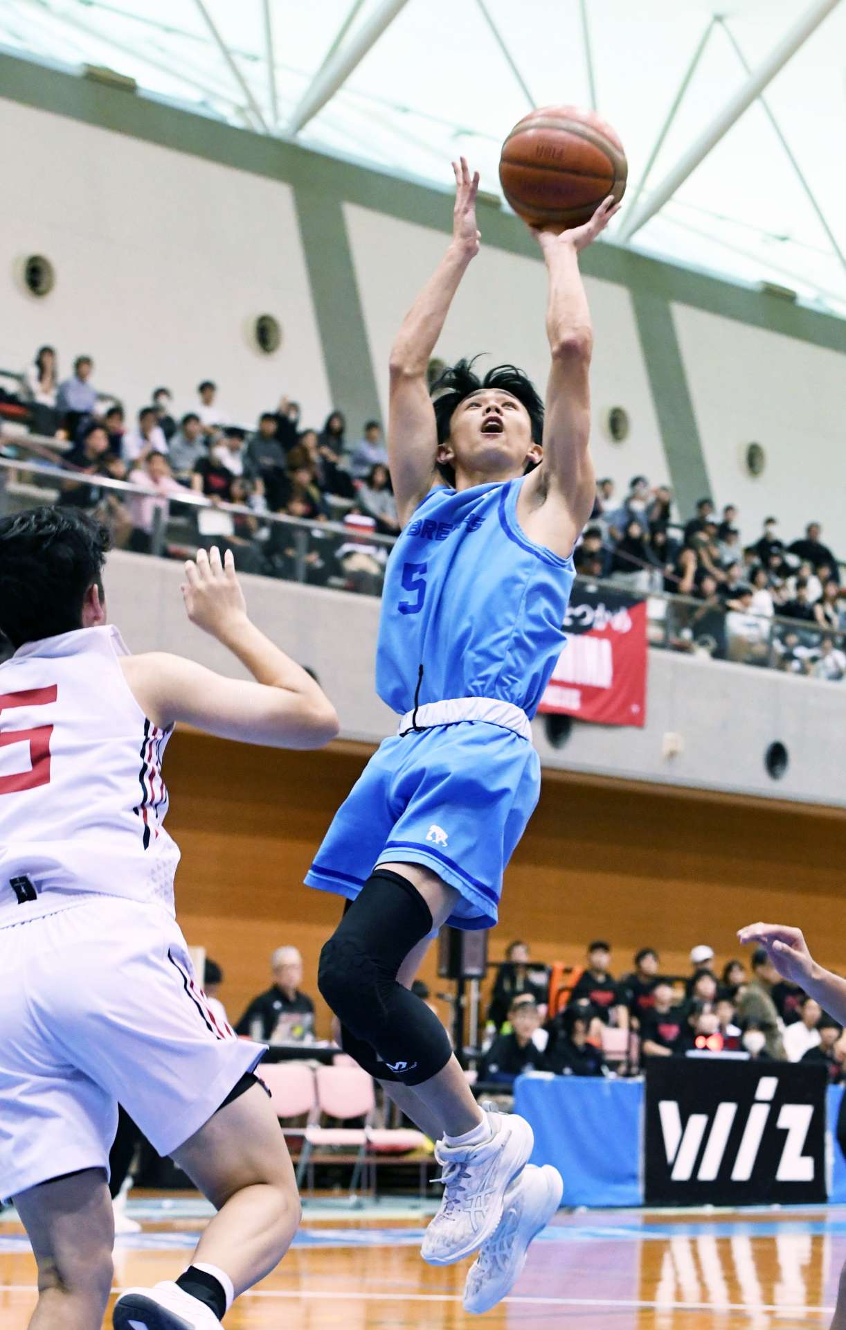 第２クオーター、れいめいの平川がシュートを決める＝サンアリーナせんだい