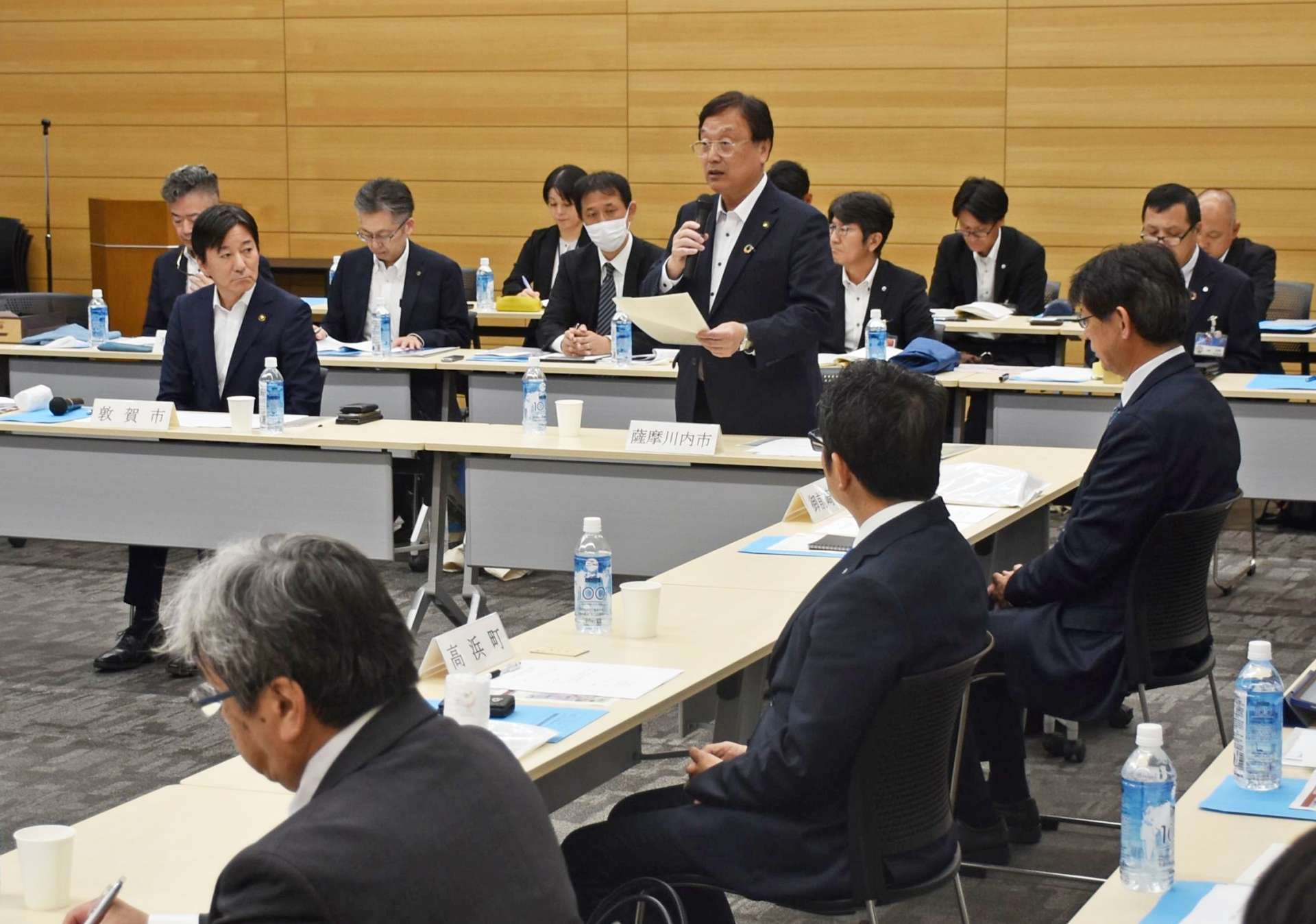 全国原子力発電所所在市町村協議会役員会であいさつする田中良二市長＝２７日、薩摩川内市のＳＳプラザせんだい