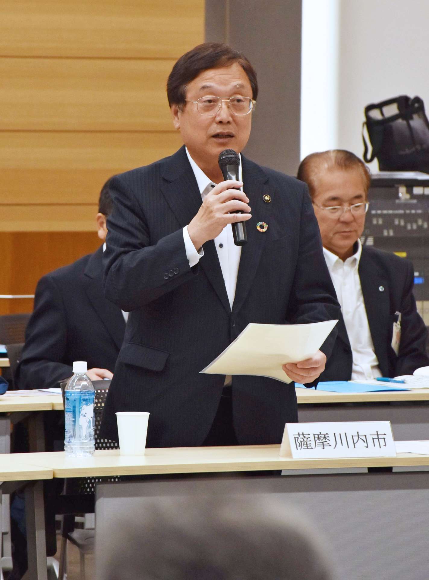 全国原子力発電所所在市町村協議会役員会であいさつする田中良二市長＝２７日、薩摩川内市のＳＳプラザせんだい