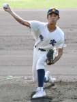 ７回途中まで無失点に抑えた鹿実のエース中村＝宮崎市のひなたひむかスタジアム