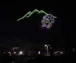 ５００機のドローンが夜空に描いた都城市ＰＲキャラクターのぼんちくんと霧島連山