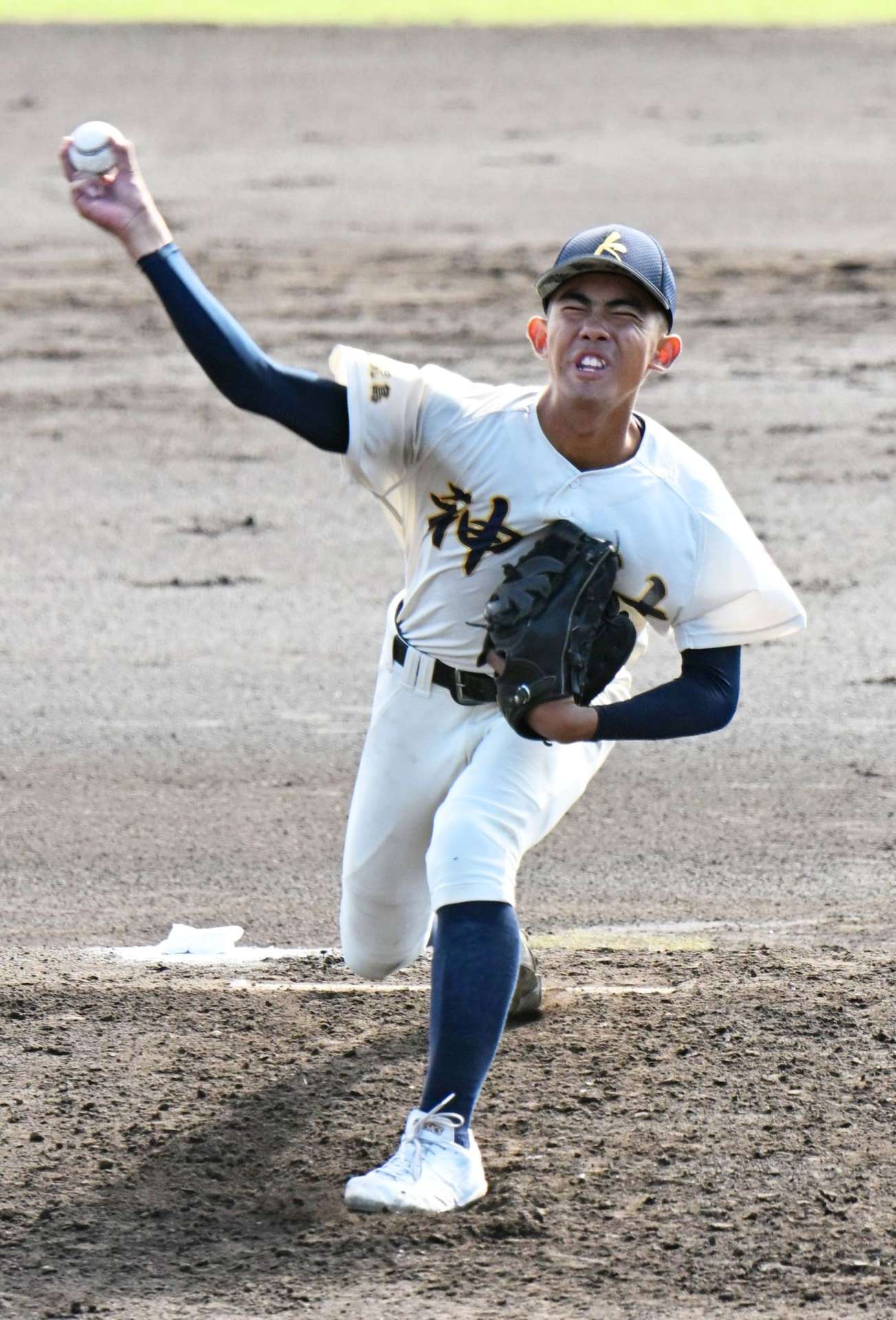 １失点で完投した神村のエース龍頭＝ＳＯＫＫＥＮスタジアム（桑元伸二撮影）
