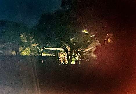 〈別カット〉木造２階建ての火災現場＝２９日午後６時２０分ごろ、鹿児島市上福元町