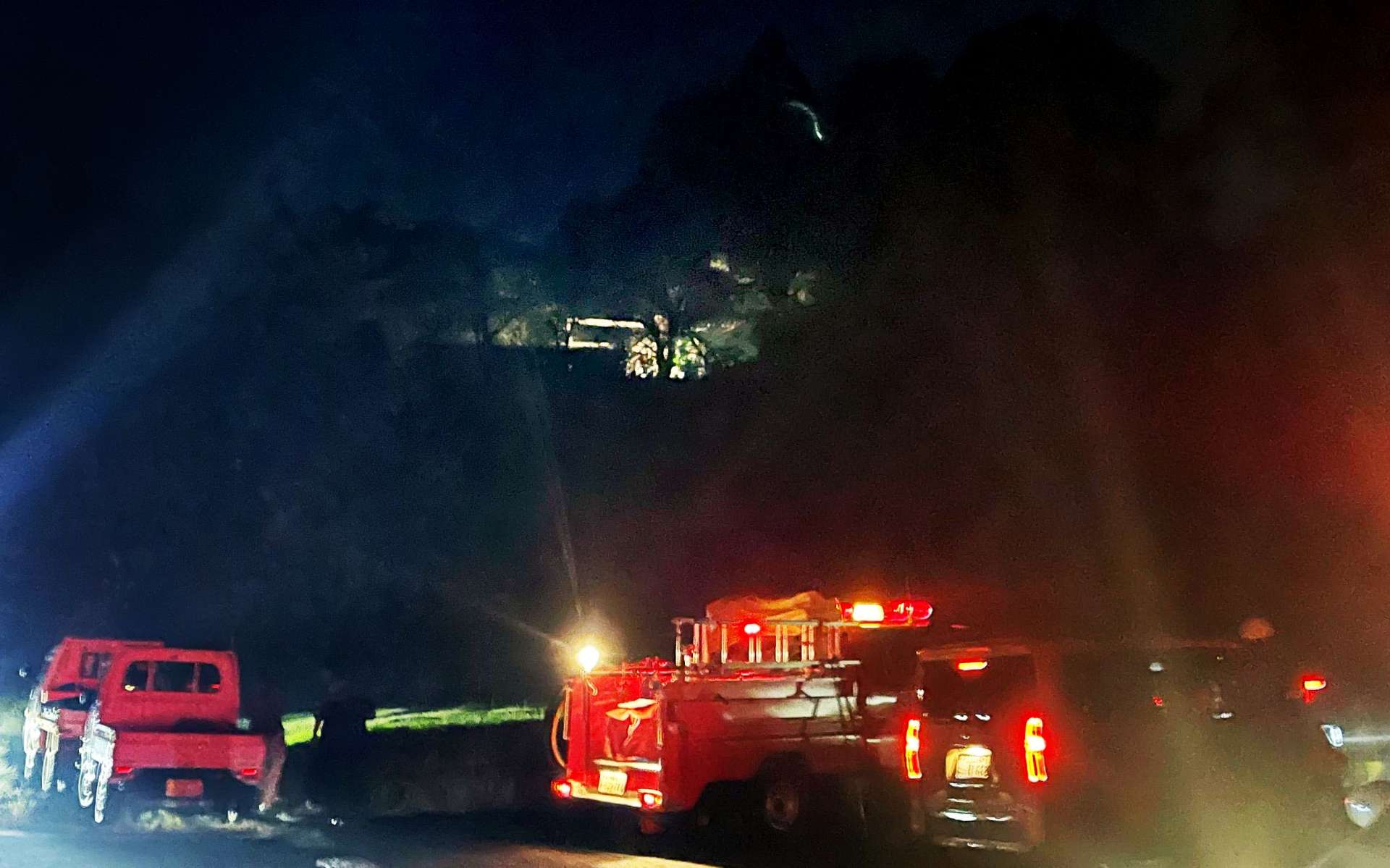 木造２階建ての火災現場＝２９日午後６時２０分ごろ、鹿児島市上福元町