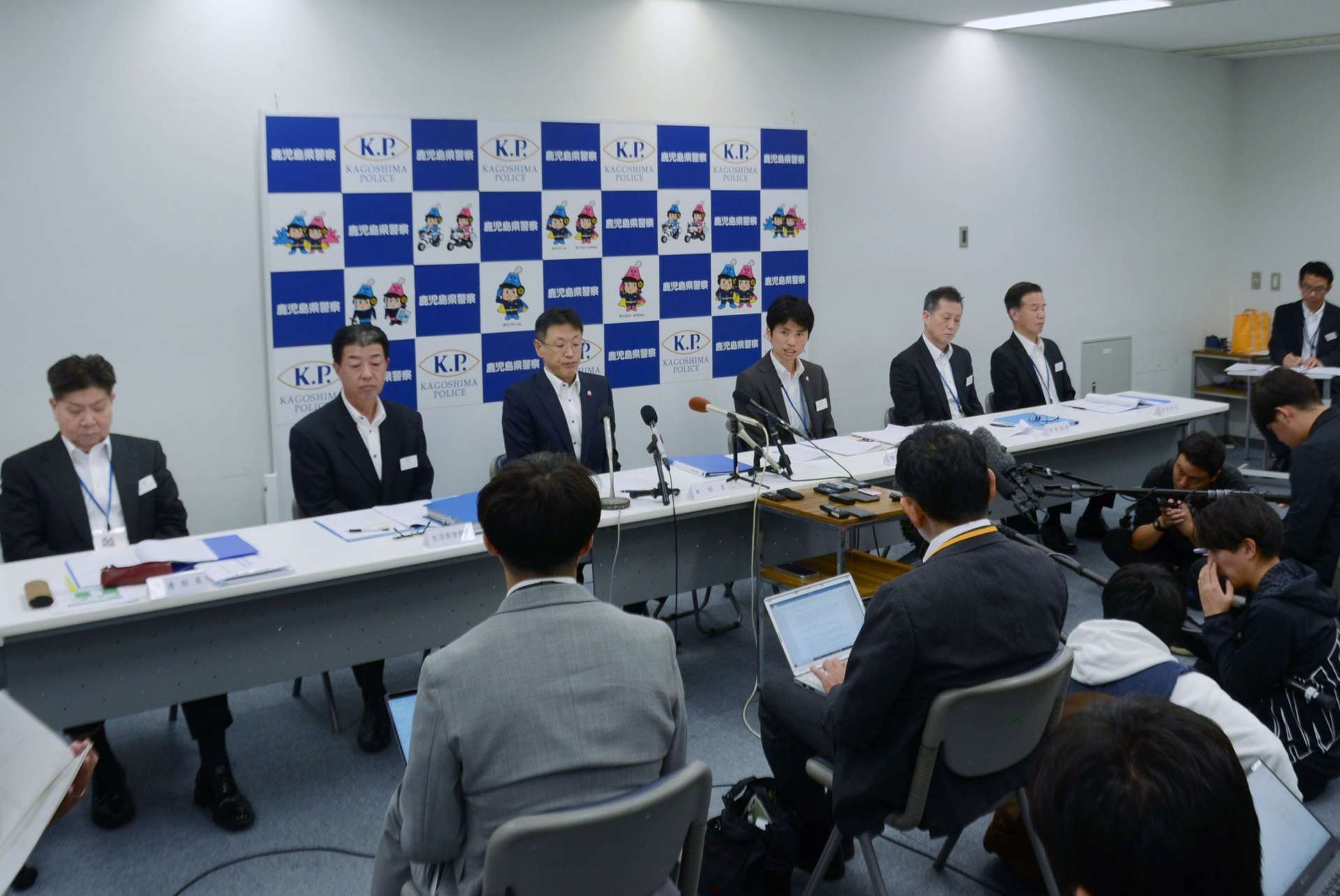 鹿児島県警の定例会見＝３０日、鹿児島市の県警本部