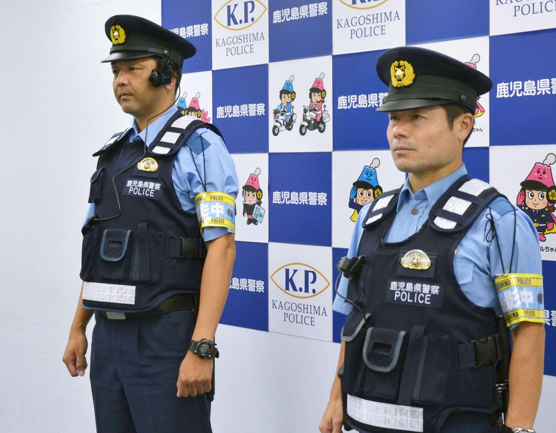 おはら祭で試験運用するウエアラブルカメラ＝鹿児島市の鹿児島県警本部