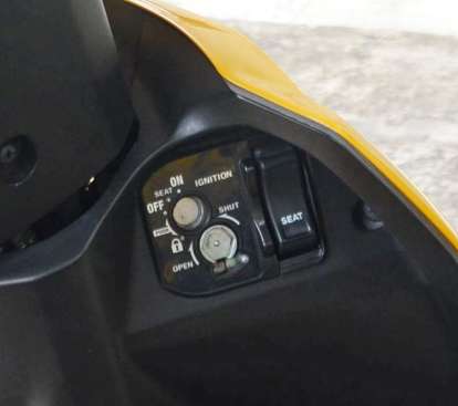 鍵穴をふさぐキーシャッター