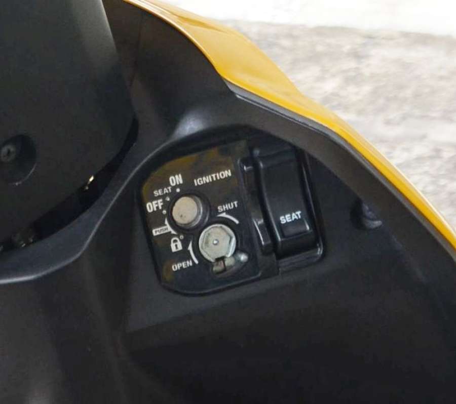 鍵穴をふさぐキーシャッター