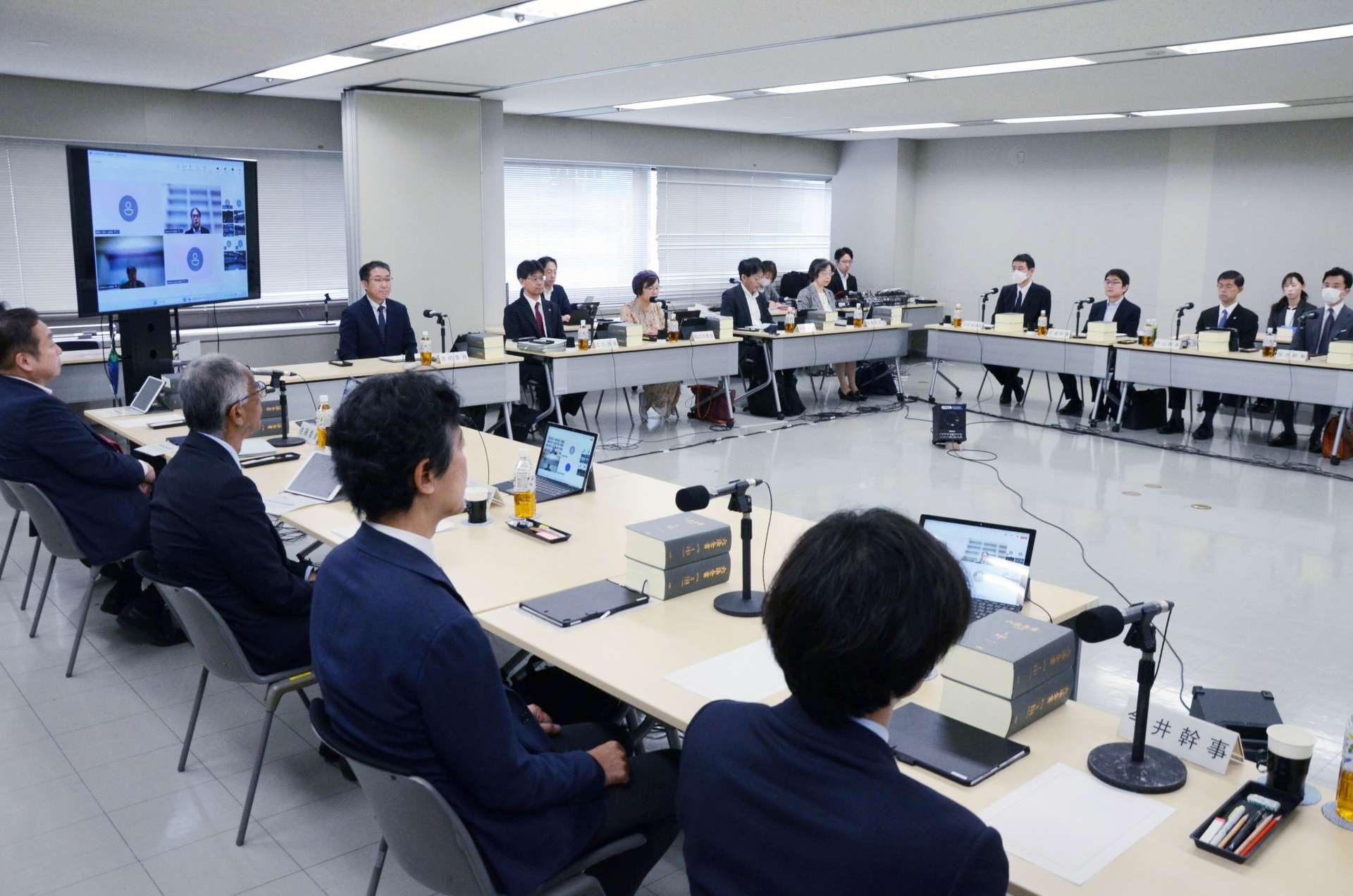 再審制度見直しの論点を巡る２巡目の議論がスタートした法制審議会部会＝３１日、法務省