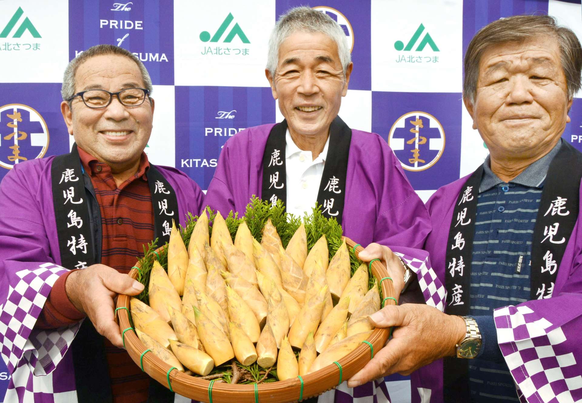 出荷される早掘りタケノコ＝さつま町虎居