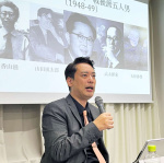 梅崎春生のミステリー作品について解説する鹿児島大の鈴木優作特任助教＝鹿児島市のかごしま近代文学館メルヘンホール