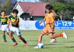 後半、同点ゴールを決める太陽スポーツクラブＵ－１２の西川＝南栄リース桜島広場