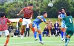 後半追加タイム、鹿実の新地（４）がヘディングシュートを決める＝桷志田サッカー場