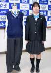 〈関連〉お披露目された中学生女子の制服（スカート、スラックス）を全身写真で見る＝肝付町の楠隼中高一貫教育校