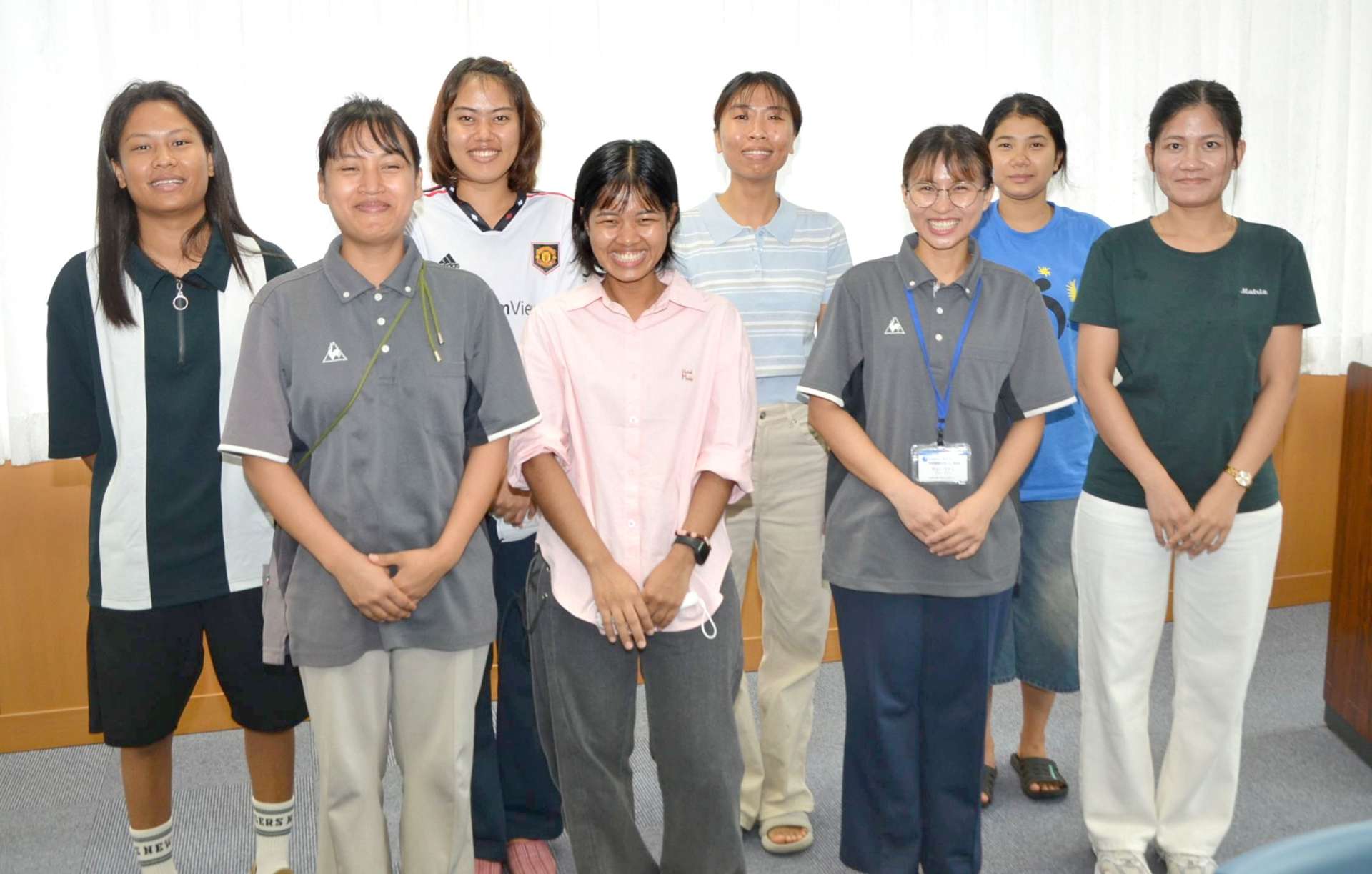 特別養護老人ホーム青山荘で働くミャンマー人たち。日本人職員と共に現場を支える＝錦江町城元