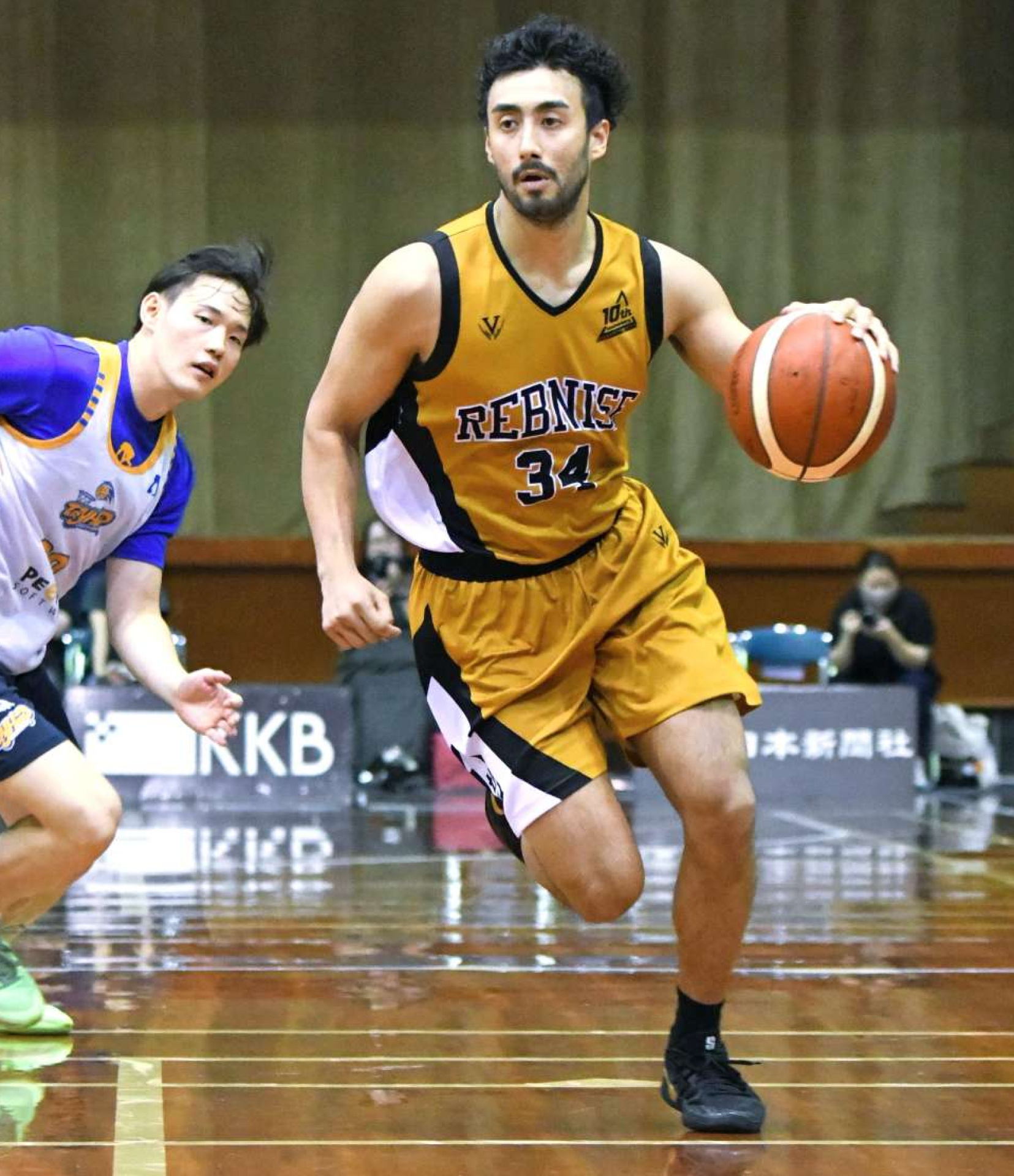 正確な３点シュートとスピードが武器のレブナイズ・遠藤＝県体育館
