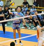 第１セット、速攻を打つフラゴラの藤原＝フラゴラアリーナ日置