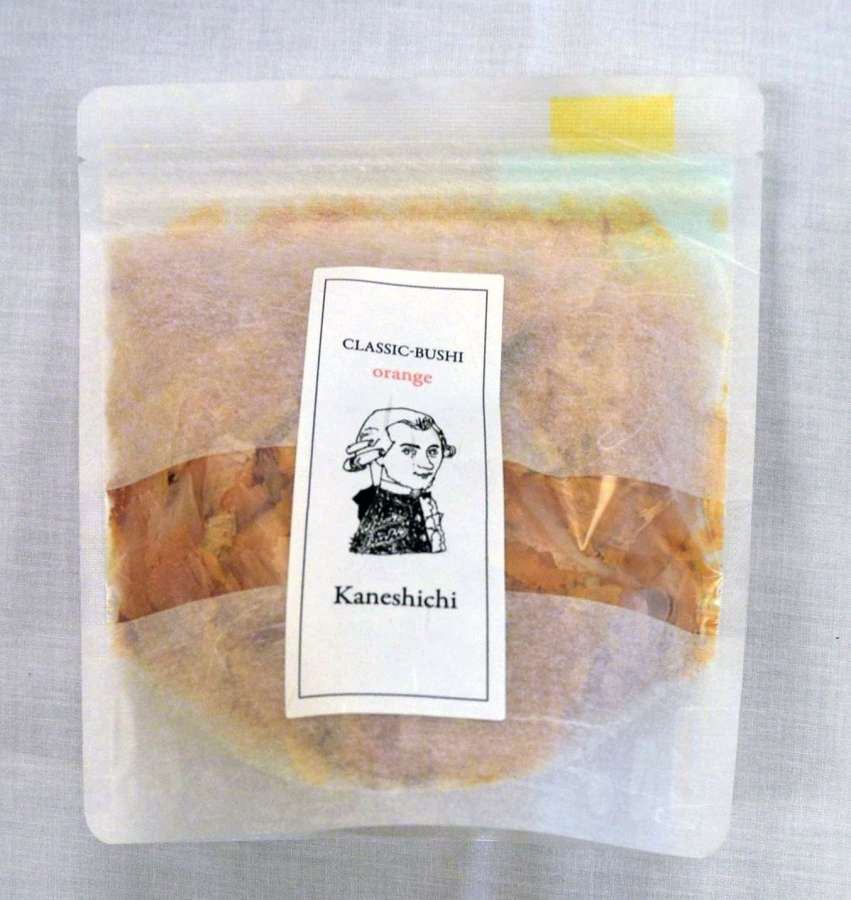 農林水産大臣賞に選ばれた「クラシック節『オレンジ』－薄削り－」（鹿児島県提供）